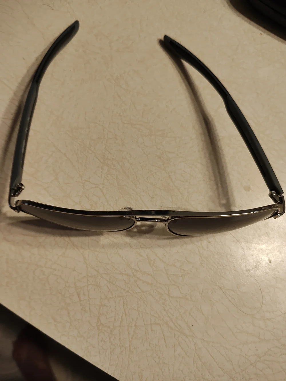 Harley-Davidson Silver Frame Aviator Sunglasses with Black Lenses